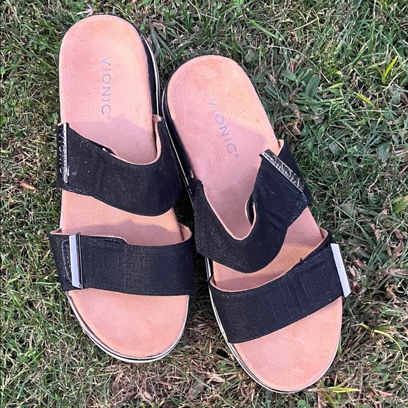 Vionic Black and Tan Women's Sandals 9 - Picture 1 of 4